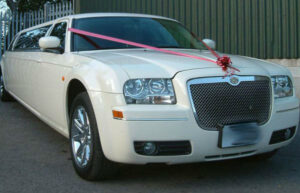 LIMO HIRE MANCHESTER ivory-white-chrysler